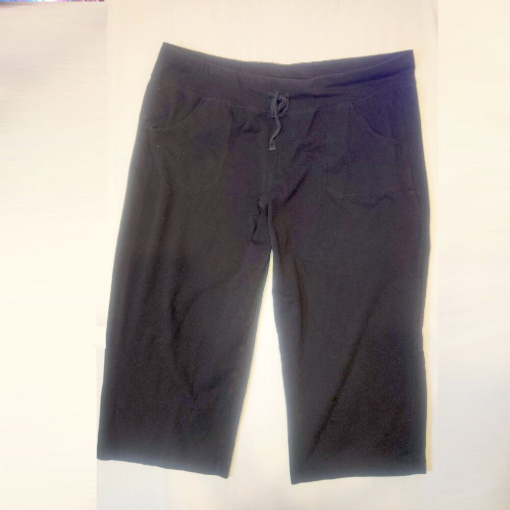 Athletic works Ladies cropped athletic pants, baggy style, Black in size X-Large